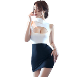 Conjunto de lencería con abertura y cuello alto en negro y blanco: vista frontal