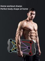 Uomo che tiene la panca multifunzione per flessioni piegata